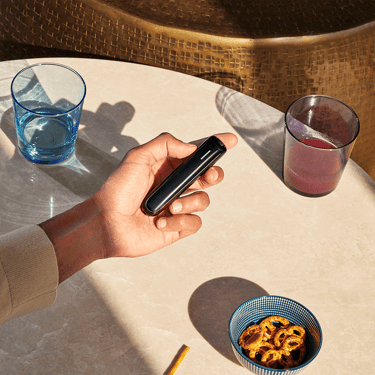 جهاز Ploom AURA Jet Black هو جهاز أنيق ومريح وسهل الاستخدام